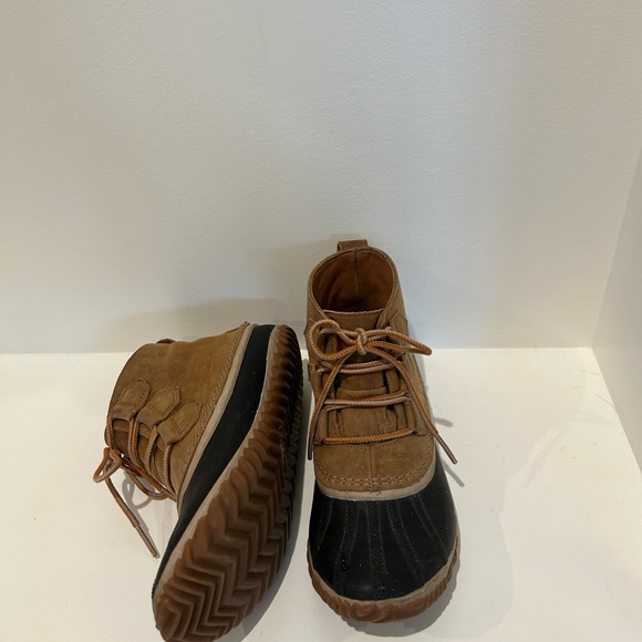 Sorel Out and About Ankle Boots - Picture 7 of 8